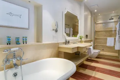 Bagno di Visconte Filippo - La Dimora degli Affreschi Florence