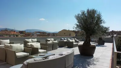 Vista generica sulle montagne o vista sulle montagne dall'interno dell'aparthotel