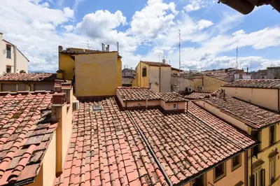 Vista generica su Firenze o vista sulla città dall'interno dell'appartamento