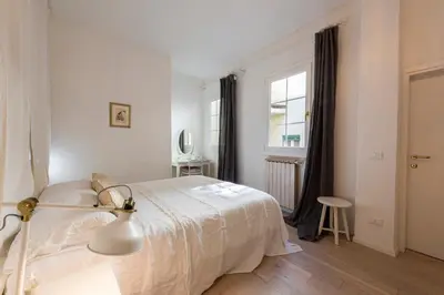 Letto o letti in una camera di Apartments Florence- Chandelier apartment