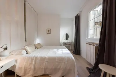 Letto o letti in una camera di Apartments Florence- Chandelier apartment