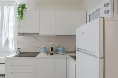 Cucina o angolo cottura di Via Ponte alle Mosse, 19 - Florence Charming Apartments - A chic, newly renovated apartment near Tram Leopolda, a few min from downtown