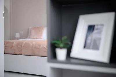 Letto o letti in una camera di Via Ponte alle Mosse, 19 - Florence Charming Apartments - A chic, newly renovated apartment near Tram Leopolda, a few min from downtown