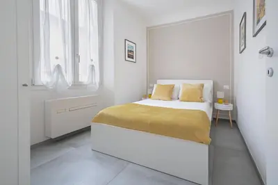 Letto o letti in una camera di Via Ponte alle Mosse, 19 - Florence Charming Apartments - A chic, newly renovated apartment near Tram Leopolda, a few min from downtown