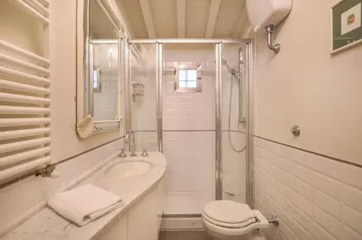 Bagno di Florentine Gem Apartment