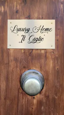 Certificato, attestato, insegna o altro documento esposto da Luxury Home Il Giglio