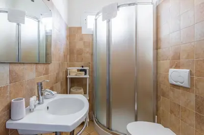 Bagno di GuestHost - Settignano Quiet Apartment with Private Parking