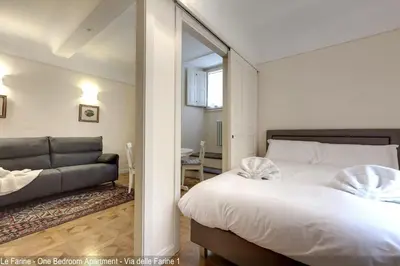 Letto o letti in una camera di Le Farine della Signoria Apartments by Mamo Florence