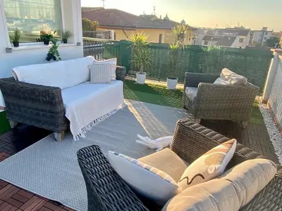 Area soggiorno di Rilassante SuperAttico con Vista sulle Colline - Perfetta Fuga Romantica