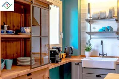 Cucina o angolo cottura di Mansarda Chic con Parcheggio Privato by TuscanyWeGo