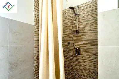 Bagno di Mansarda Chic con Parcheggio Privato by TuscanyWeGo