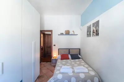 Letto o letti in una camera di Tora Florence Apartment - Room rent