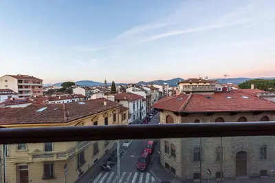 Vista generica su Firenze o vista sulla città dall'interno dell'appartamento