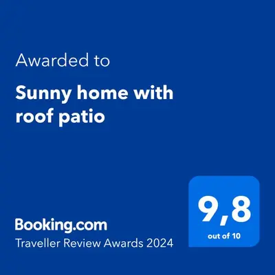 Certificato, attestato, insegna o altro documento esposto da Sunny home with roof patio