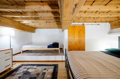 Letto o letti in una camera di Tower inn