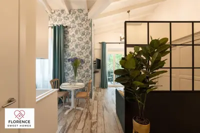 Area soggiorno di Mirko apartment with free parking by Florence Sweet Homes