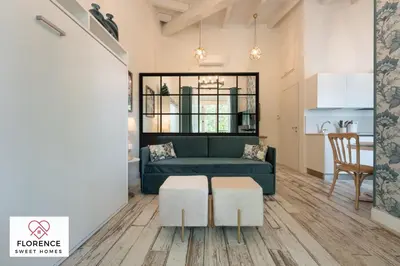 Area soggiorno di Mirko apartment with free parking by Florence Sweet Homes