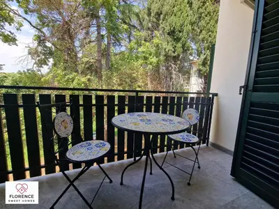 Balcone o terrazza di Mirko apartment with free parking by Florence Sweet Homes