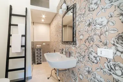 Bagno di Casa Lorenzo with a quiet tiny patio