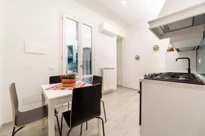 Cucina o angolo cottura di Casa Lorenzo with a quiet tiny patio