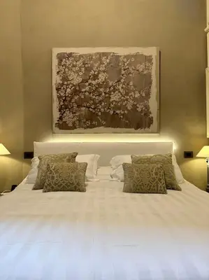 Letto o letti in una camera di Lambe Suite next to Ponte Vecchio and Uffizi - LoveTheApartments