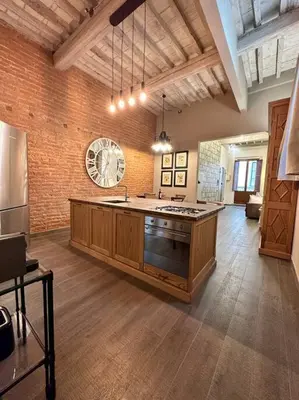 Cucina o angolo cottura di Lambe Suite next to Ponte Vecchio and Uffizi - LoveTheApartments