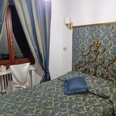 LA SEDE DELL'ARTE Monolocale Studio e Camere in Torre Medievale vicino a Duomo e Piazza Signoria