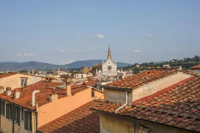 Vista generica sulle montagne o vista sulle montagne dall'interno dell'appartamento