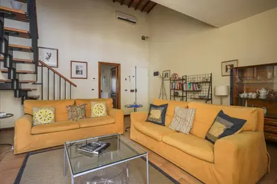 Area soggiorno di Charming Apartment in Oltrarno
