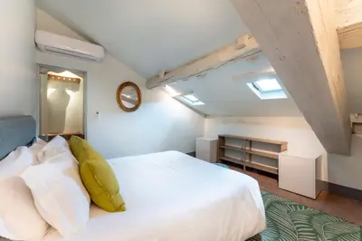 Letto o letti in una camera di La Loggia Loves Apartment