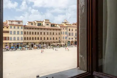 Vista generica su Firenze o vista sulla città dall'interno dell'appartamento