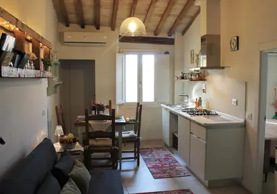 Cucina o angolo cottura di Appartamento luminoso e silenzioso centro Firenze