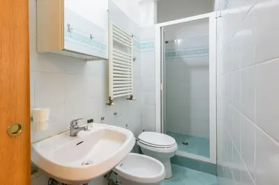 Bagno di Artist's Refuge by Mmega