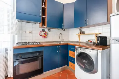Cucina o angolo cottura di [Piazza Santo Spirito] Appartamento con 2 Camere Matrimoniali