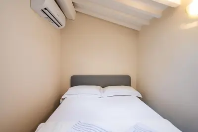 Letto o letti in una camera di GuestHost - La Corte del Re - Piazza della Libertà Apartment