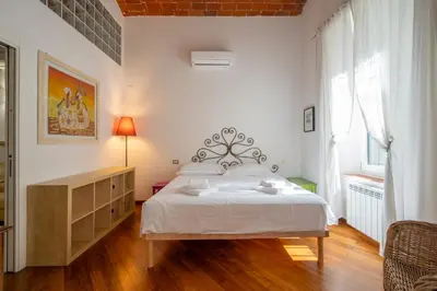 Letto o letti in una camera di GuestHost - Florence Statuto Apartment with Small Courtyard