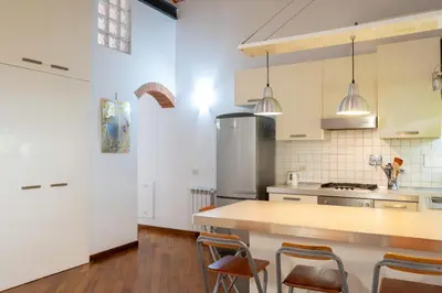 Cucina o angolo cottura di GuestHost - Florence Statuto Apartment with Small Courtyard