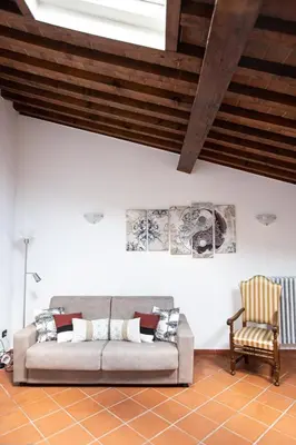 Area soggiorno di YOUR APARTMENT IN FLORENCE
