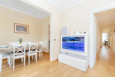 Piscina di Comfortable and Convenient apt in the center - Zanobi Delux o nelle vicinanze