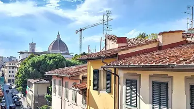 Vista generica su Firenze o vista sulla città dall'interno dell'appartamento