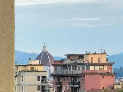 Vista generica sulle montagne o vista sulle montagne dall'interno dell'appartamento