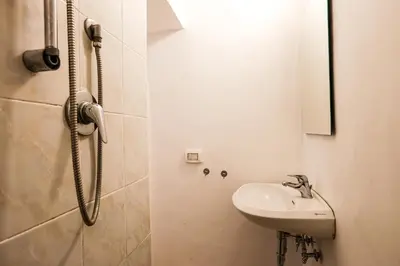 Bagno di Raffaello studio flat