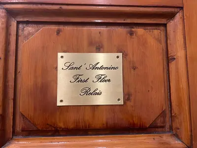 Certificato, attestato, insegna o altro documento esposto da Sant Antonino First Floor Relais
