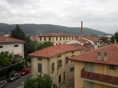 Vista generica sulle montagne o vista sulle montagne dall'interno dell'appartamento