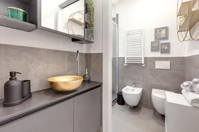 Bagno di Guido Monaco Apartment by Mamo Florence