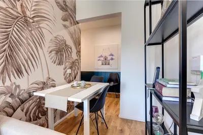 Area soggiorno di Guido Monaco Apartment by Mamo Florence