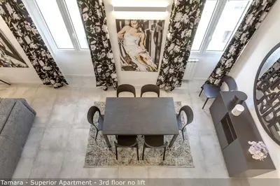 Area soggiorno di Tamara & Clotilde Apartments by Mamo Florence