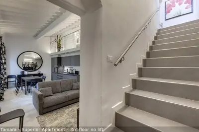 Area soggiorno di Tamara & Clotilde Apartments by Mamo Florence