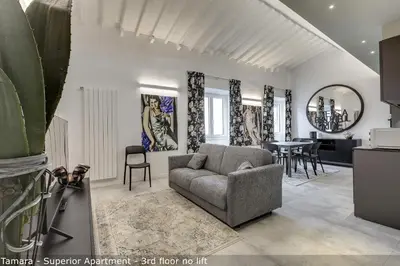 Area soggiorno di Tamara & Clotilde Apartments by Mamo Florence