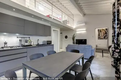 Cucina o angolo cottura di Tamara & Clotilde Apartments by Mamo Florence